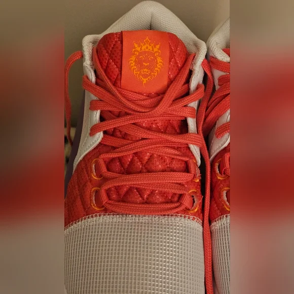 Nike LEBRON WITNESS VIII WOMENS 9 NWT - Picture 6 of 8